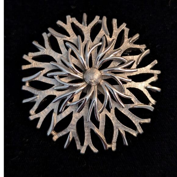 Crown Trifari Signed Vtg Abstract Flower Brushed & Polished Silver Tone Brooch - Picture 1 of 5